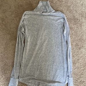 Long-sleeve grey/white turtle neck